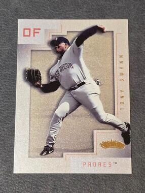 2001 Fleer Showcase #1 Tony Gwynn Baseball Card